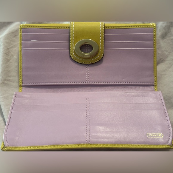 Authentic Coach Vintage Turn Lock chartreuse Yellow Leather Wallet! NWT - Picture 7 of 9